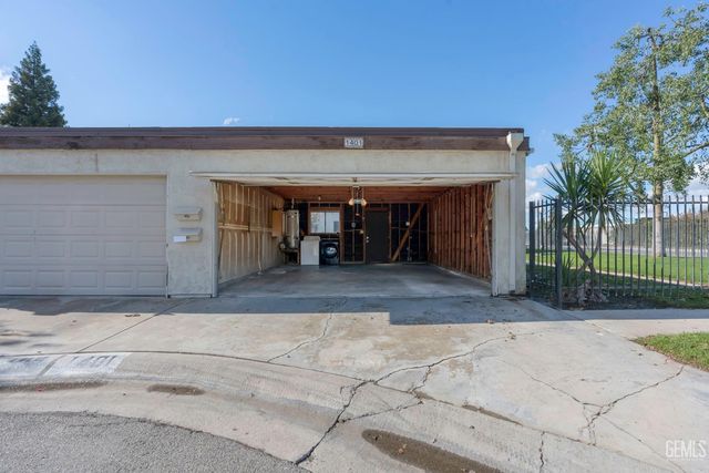 1401 Libra Court, Bakersfield, CA 93309