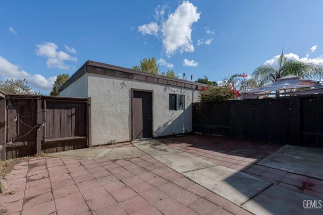 1401 Libra Court, Bakersfield, CA 93309