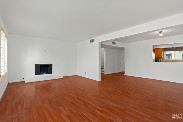 1401 Libra Court, Bakersfield, CA 93309