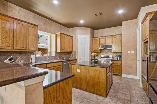 9024 Bottlebrush Lane, Irving, TX 75063