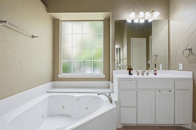 9024 Bottlebrush Lane, Irving, TX 75063