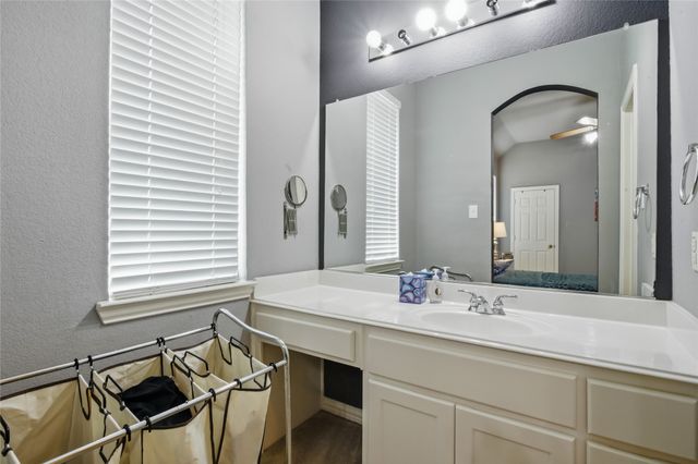 9024 Bottlebrush Lane, Irving, TX 75063