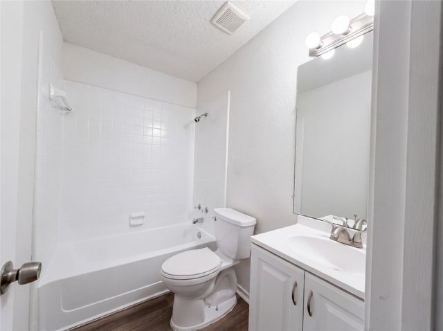 3628 Riverhead Drive, Arlington, TX 76015