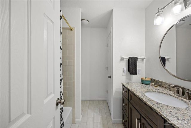 7010 Lake Joanne Dr, Pensacola, FL 32506