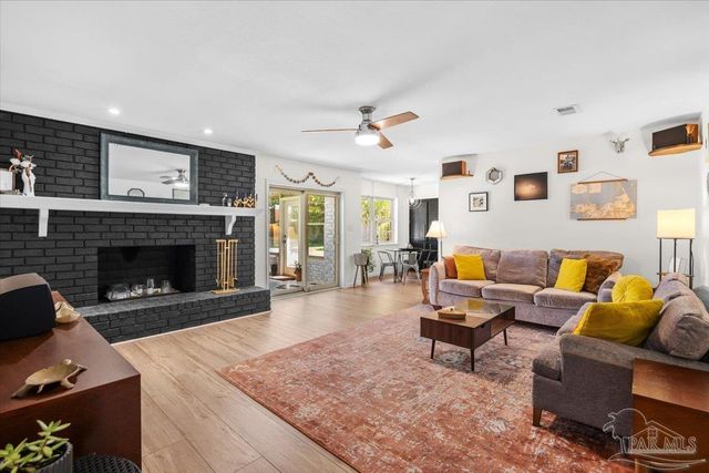 7010 Lake Joanne Dr, Pensacola, FL 32506