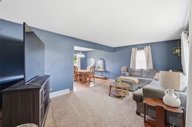 218 NW Arlan Drive, Ankeny, IA 50023