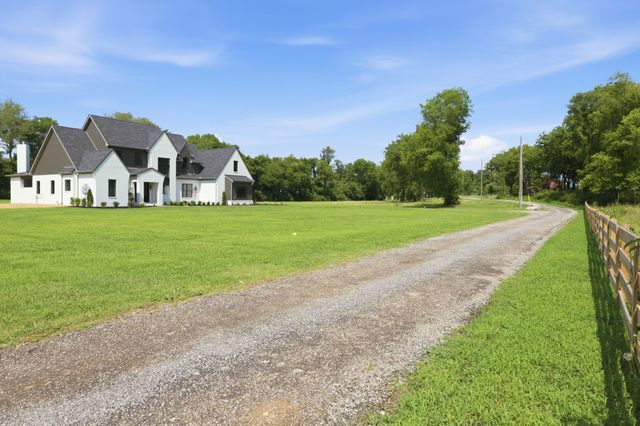 322 Canna Dr, Lascassas, TN 37085