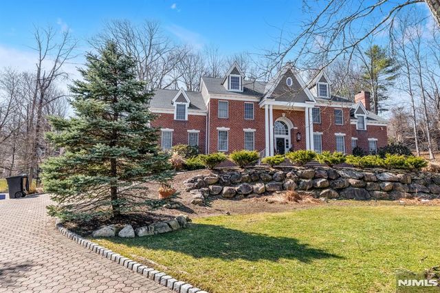 18 Sunflower Drive, Upper Saddle River, NJ 07458