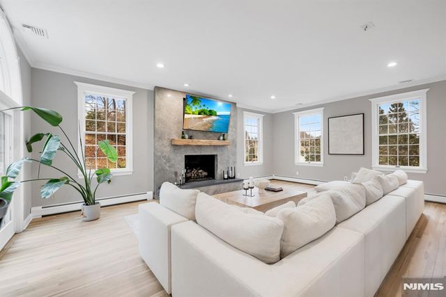 18 Sunflower Drive, Upper Saddle River, NJ 07458