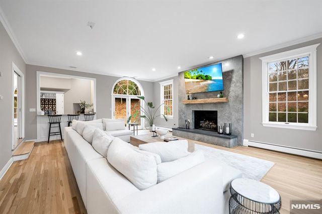 18 Sunflower Drive, Upper Saddle River, NJ 07458