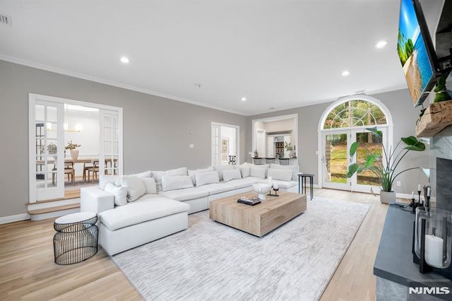 18 Sunflower Drive, Upper Saddle River, NJ 07458