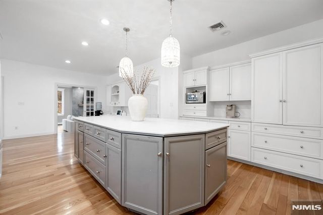 18 Sunflower Drive, Upper Saddle River, NJ 07458