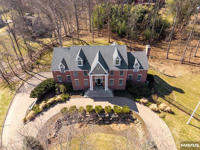 18 Sunflower Drive, Upper Saddle River, NJ 07458