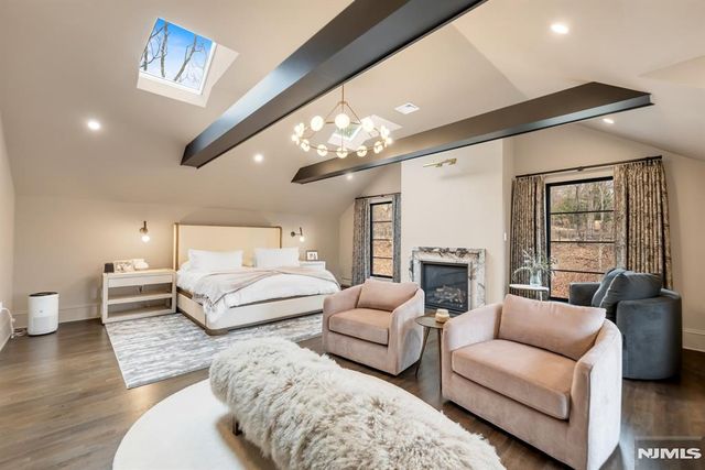 18 Sunflower Drive, Upper Saddle River, NJ 07458