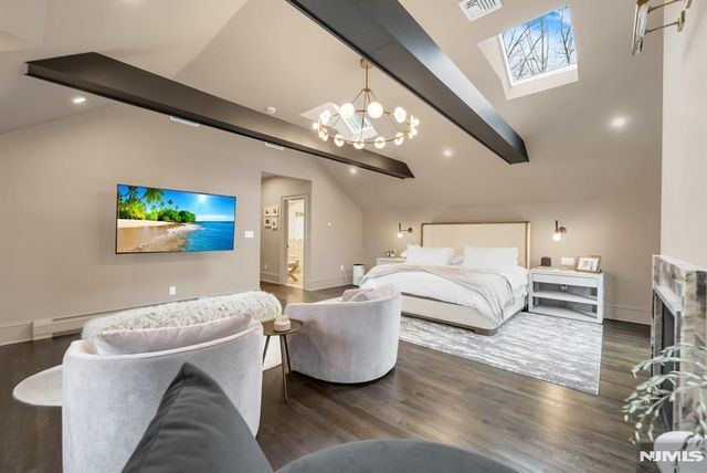 18 Sunflower Drive, Upper Saddle River, NJ 07458