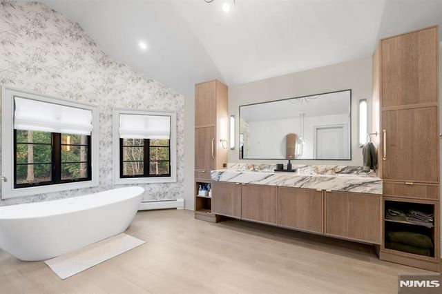 18 Sunflower Drive, Upper Saddle River, NJ 07458