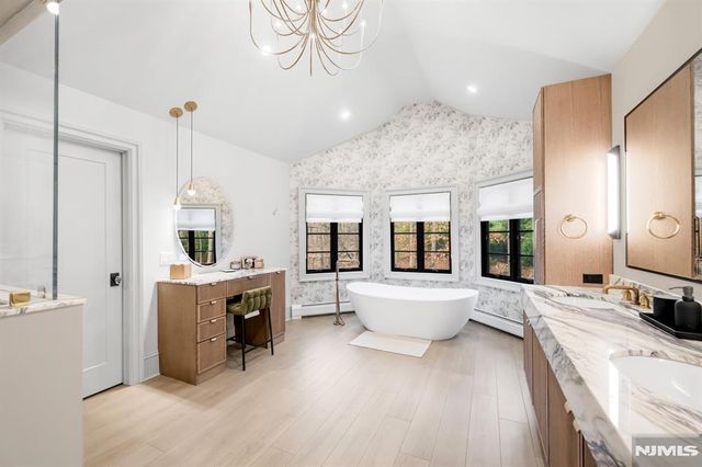 18 Sunflower Drive, Upper Saddle River, NJ 07458