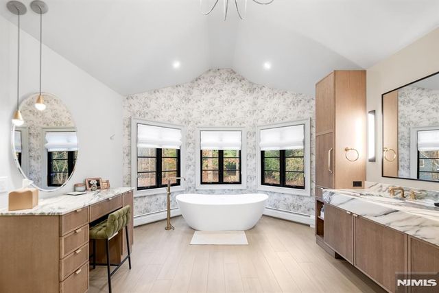 18 Sunflower Drive, Upper Saddle River, NJ 07458