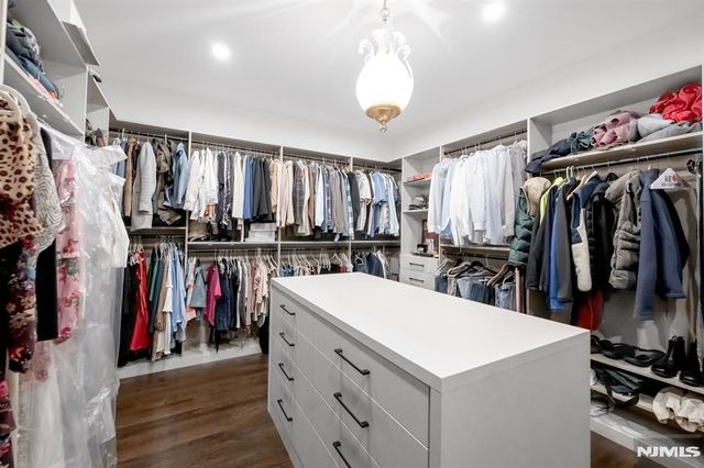 18 Sunflower Drive, Upper Saddle River, NJ 07458