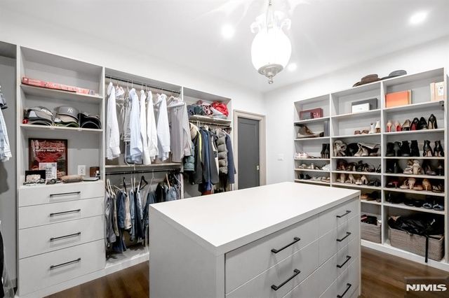 18 Sunflower Drive, Upper Saddle River, NJ 07458