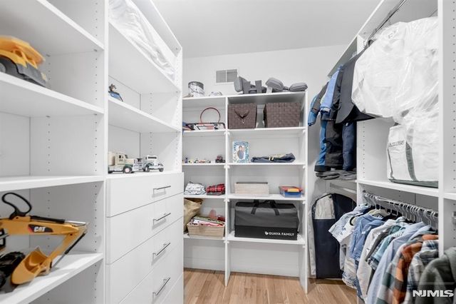 18 Sunflower Drive, Upper Saddle River, NJ 07458