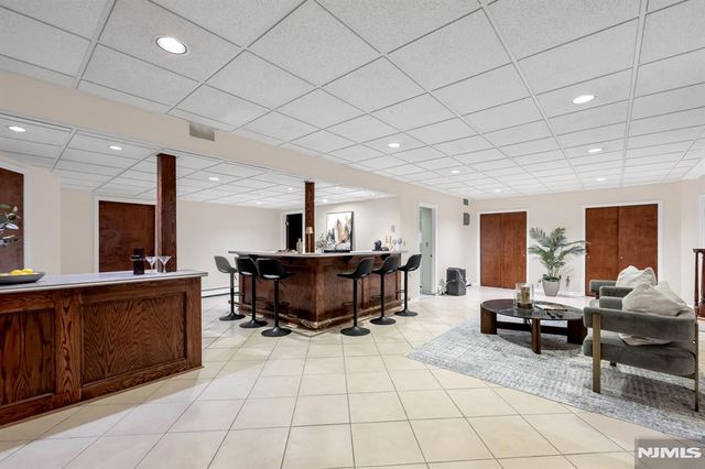 18 Sunflower Drive, Upper Saddle River, NJ 07458