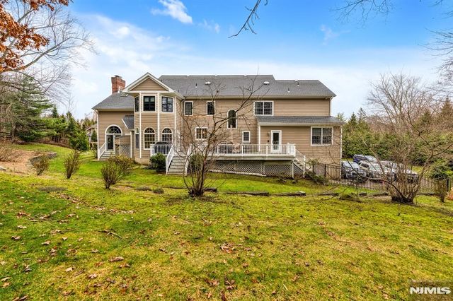 18 Sunflower Drive, Upper Saddle River, NJ 07458