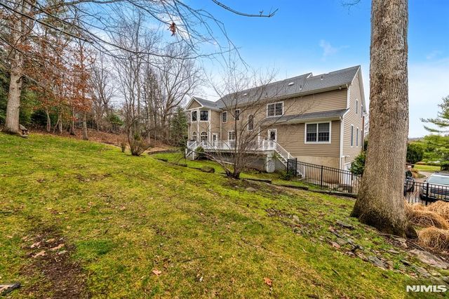 18 Sunflower Drive, Upper Saddle River, NJ 07458