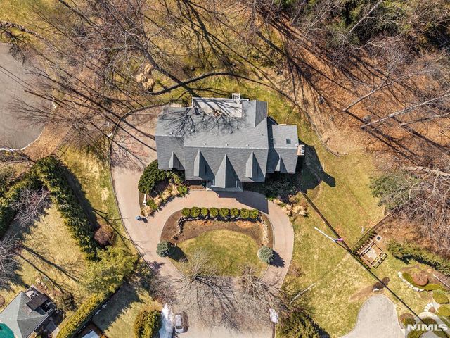 18 Sunflower Drive, Upper Saddle River, NJ 07458