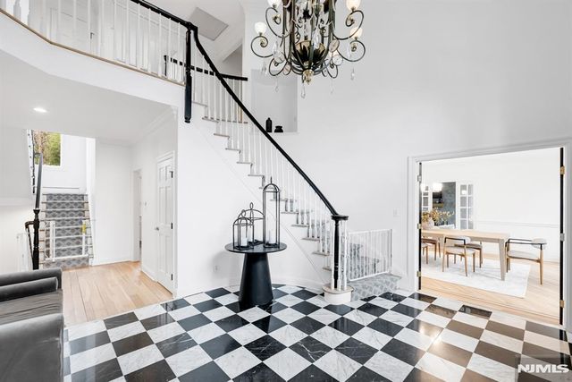 18 Sunflower Drive, Upper Saddle River, NJ 07458