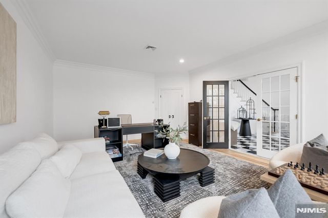 18 Sunflower Drive, Upper Saddle River, NJ 07458