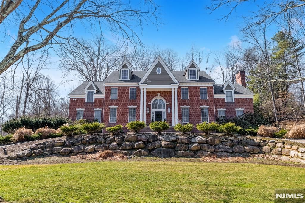 18 Sunflower Drive, Upper Saddle River, NJ 07458