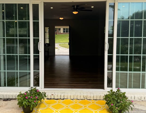 124 herweck, Castle Hills, TX 78213