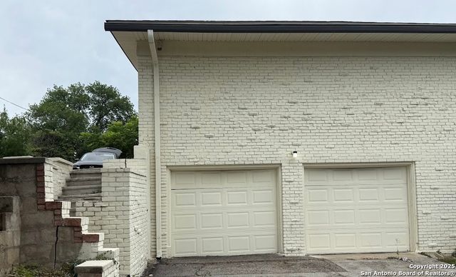 124 herweck, Castle Hills, TX 78213