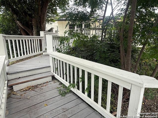 124 herweck, Castle Hills, TX 78213