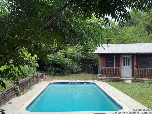 124 herweck, Castle Hills, TX 78213