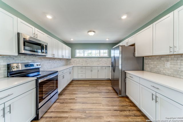 124 herweck, Castle Hills, TX 78213