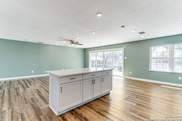 124 herweck, Castle Hills, TX 78213