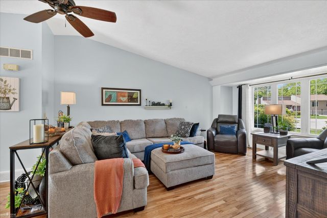 1012 Wood Court, Owosso, MI 48867