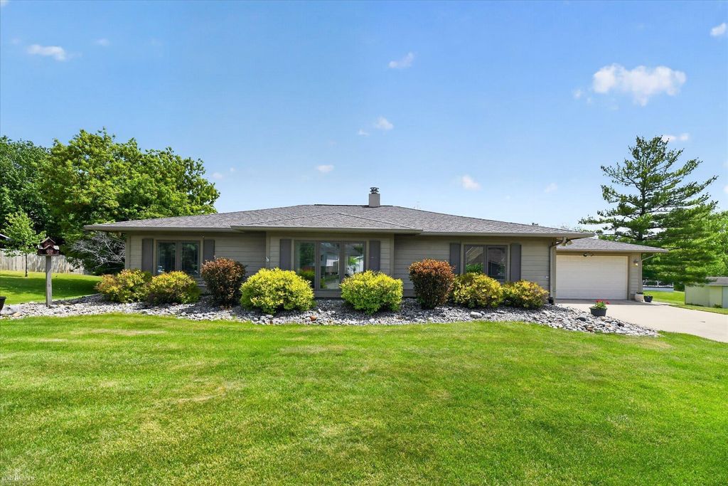 1012 Wood Court, Owosso, MI 48867