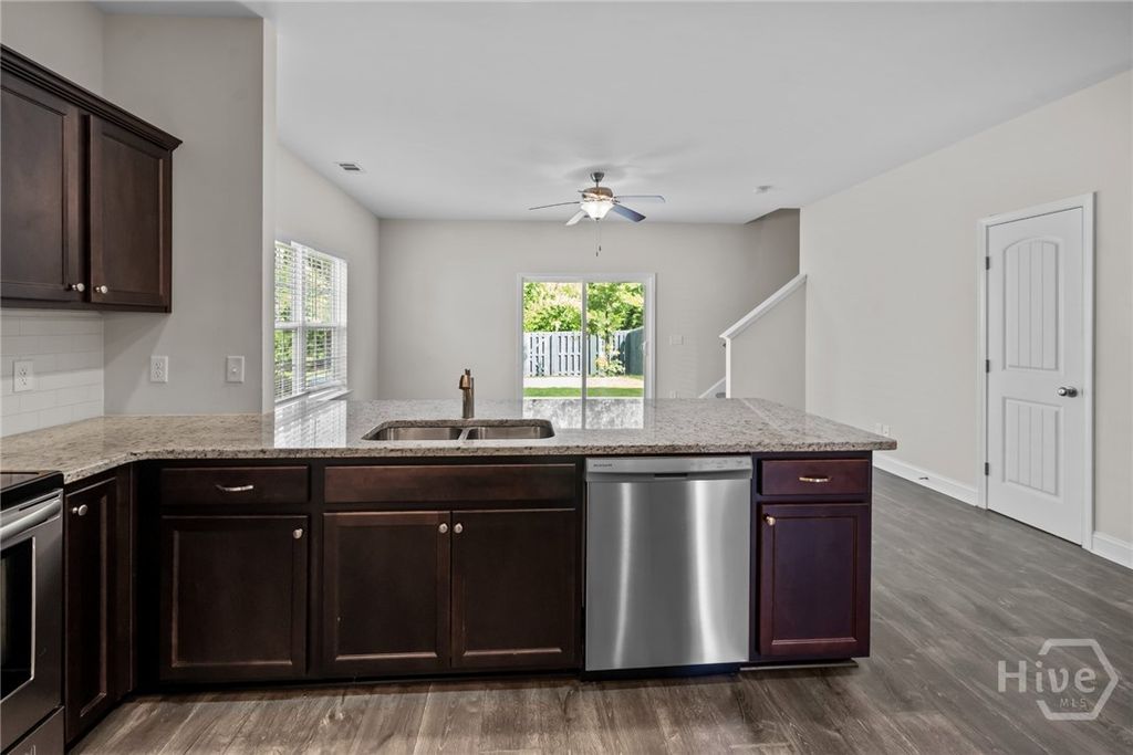 Image 10 of property listing at 147 Ainsdale Drive, Richmond Hill, GA 31324
