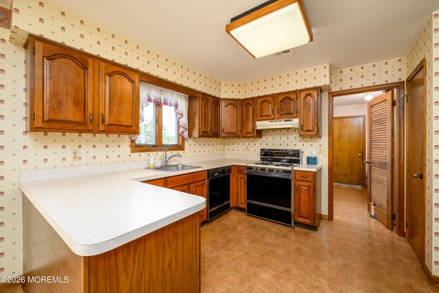1 E Avalon Avenue, Ocean Gate, NJ 08740