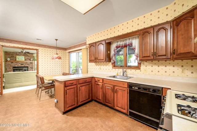 1 E Avalon Avenue, Ocean Gate, NJ 08740