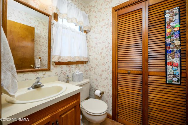 1 E Avalon Avenue, Ocean Gate, NJ 08740