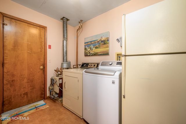 1 E Avalon Avenue, Ocean Gate, NJ 08740
