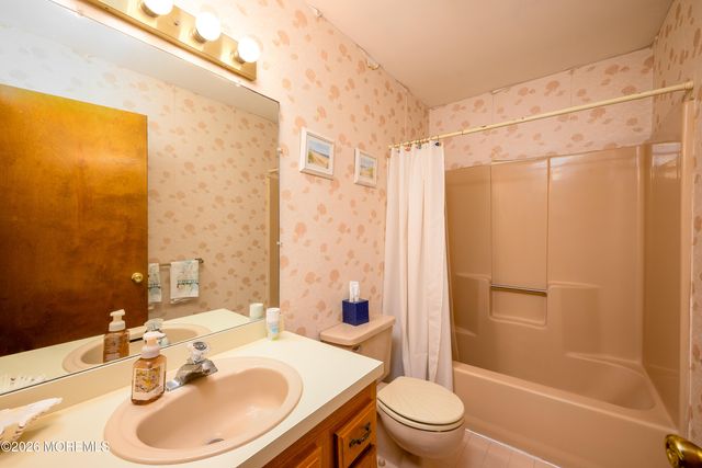 1 E Avalon Avenue, Ocean Gate, NJ 08740