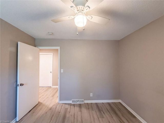 2219 Shadow Valley Road E, High Point, NC 27265