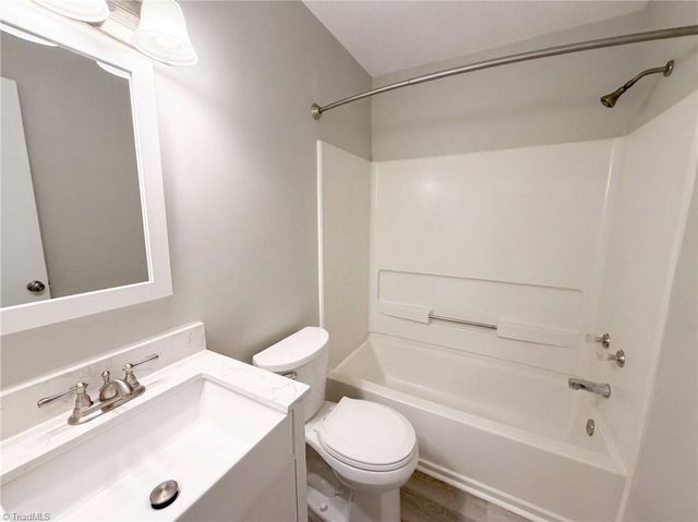2219 Shadow Valley Road E, High Point, NC 27265