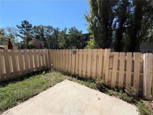 2219 Shadow Valley Road E, High Point, NC 27265
