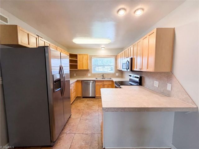 2219 Shadow Valley Road E, High Point, NC 27265